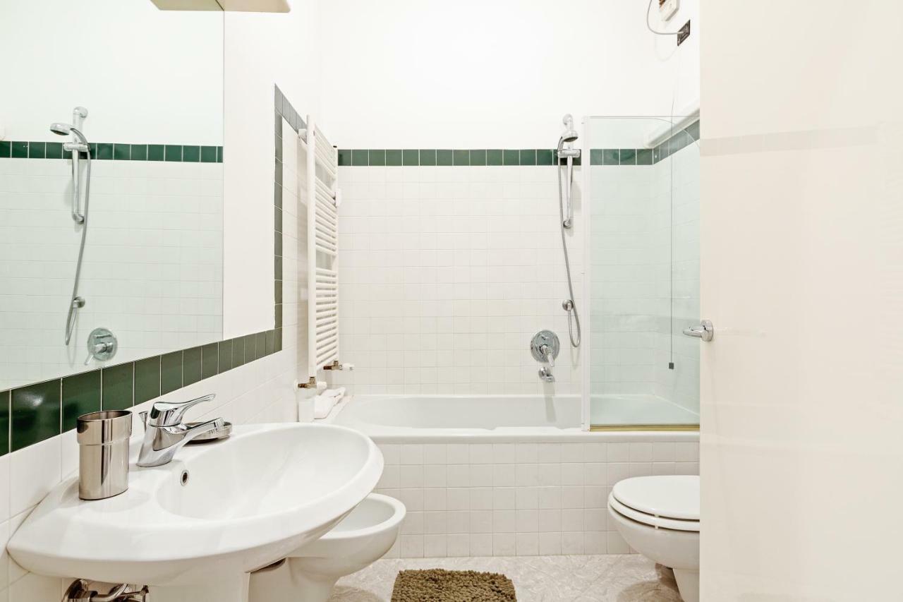 S. Maria Valle Central Roomy Flat Milano Eksteriør billede